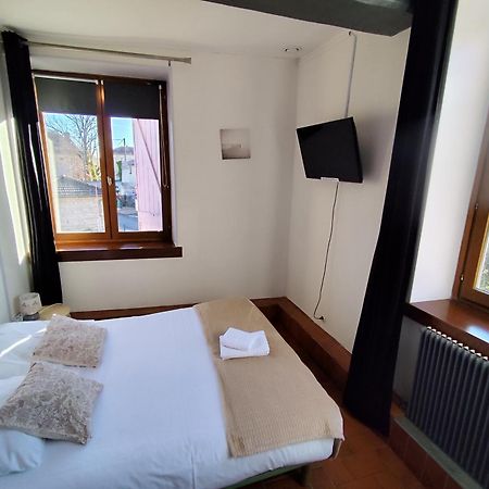 Hotel De La Place Loyettes Екстер'єр фото