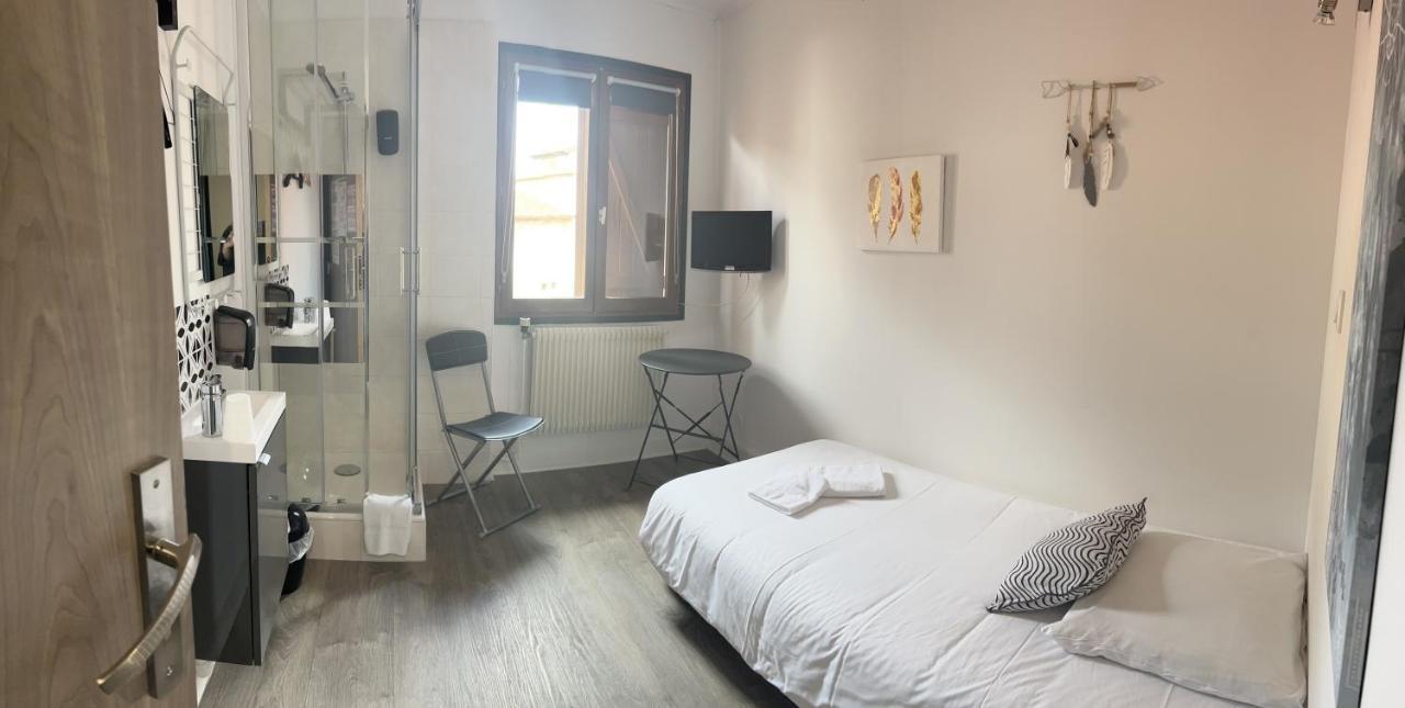 Hotel De La Place Loyettes Екстер'єр фото