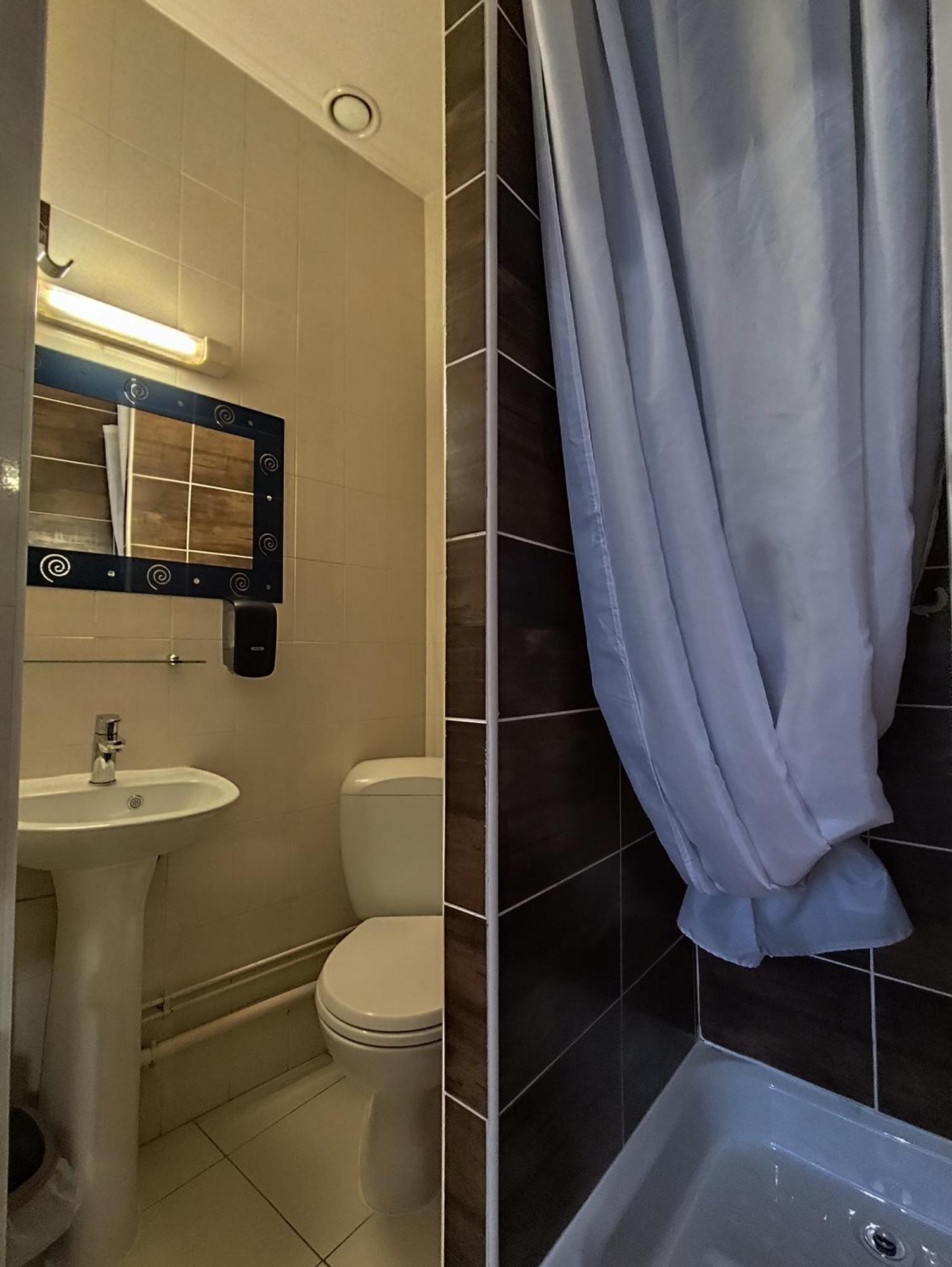 Hotel De La Place Loyettes Екстер'єр фото
