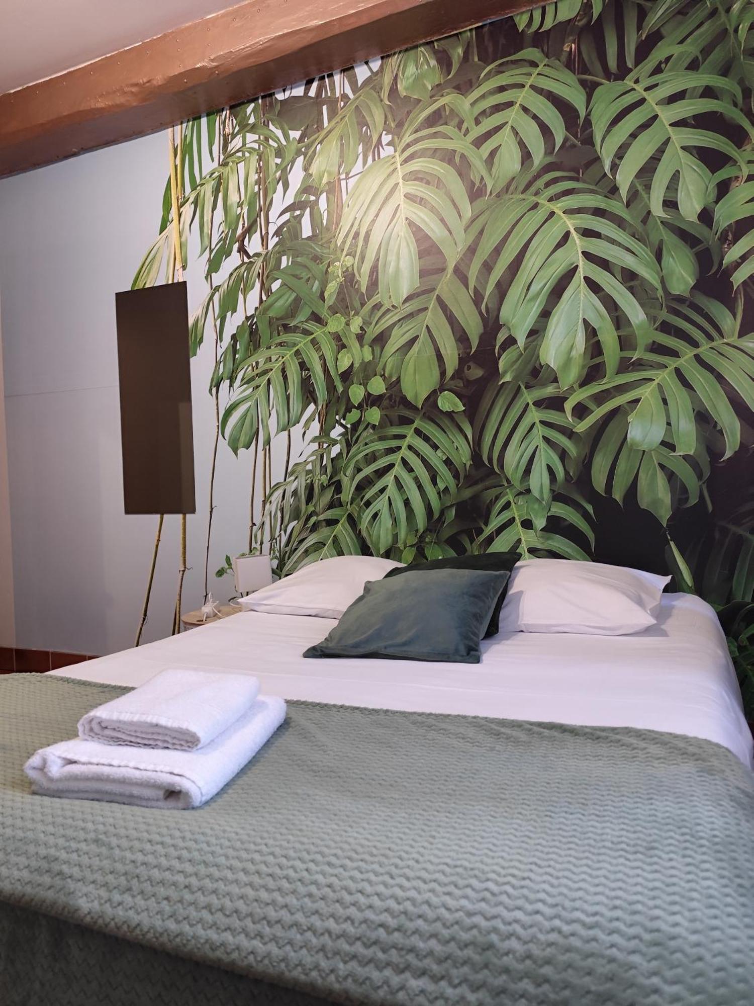 Hotel De La Place Loyettes Екстер'єр фото