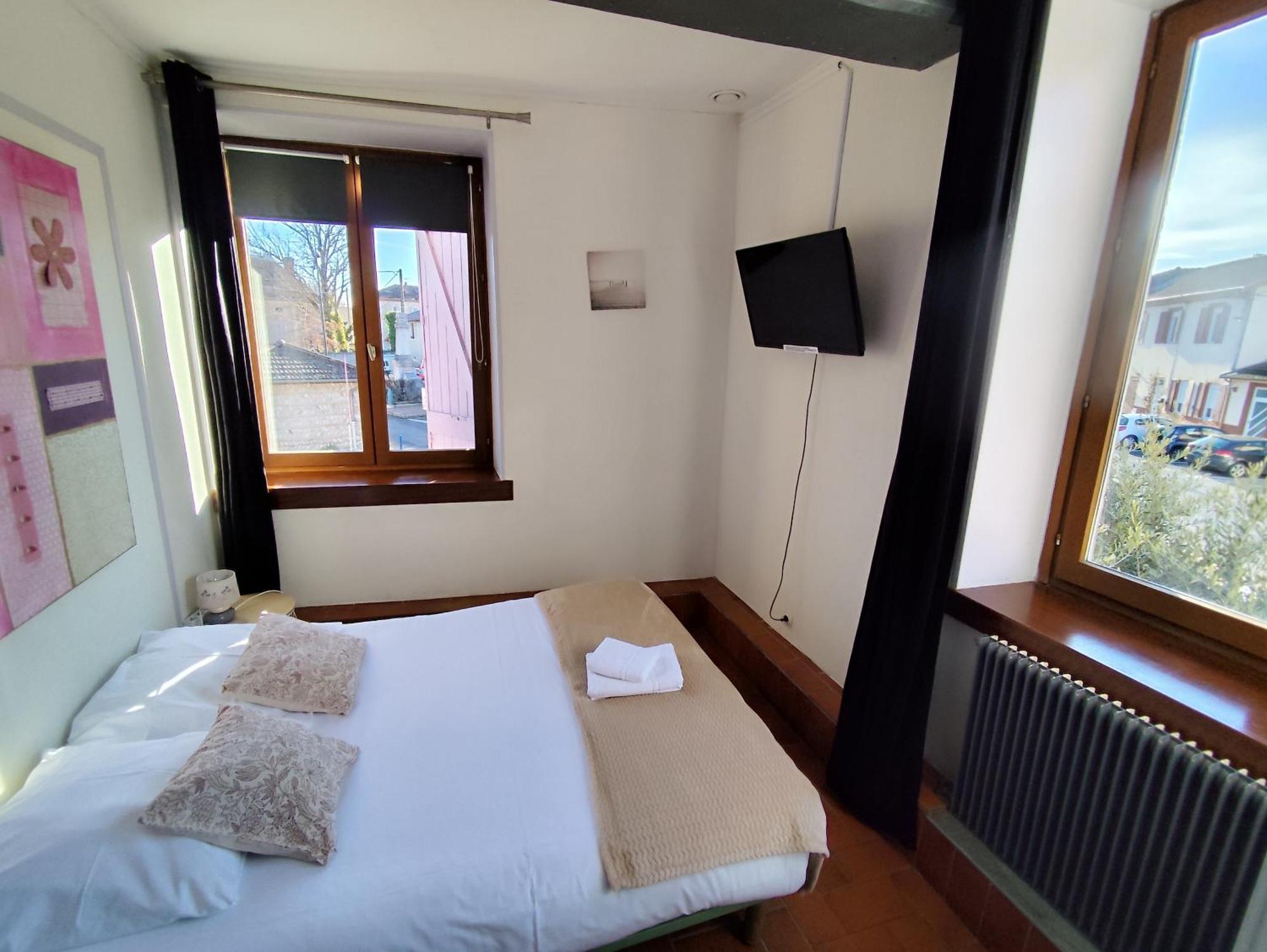 Hotel De La Place Loyettes Екстер'єр фото