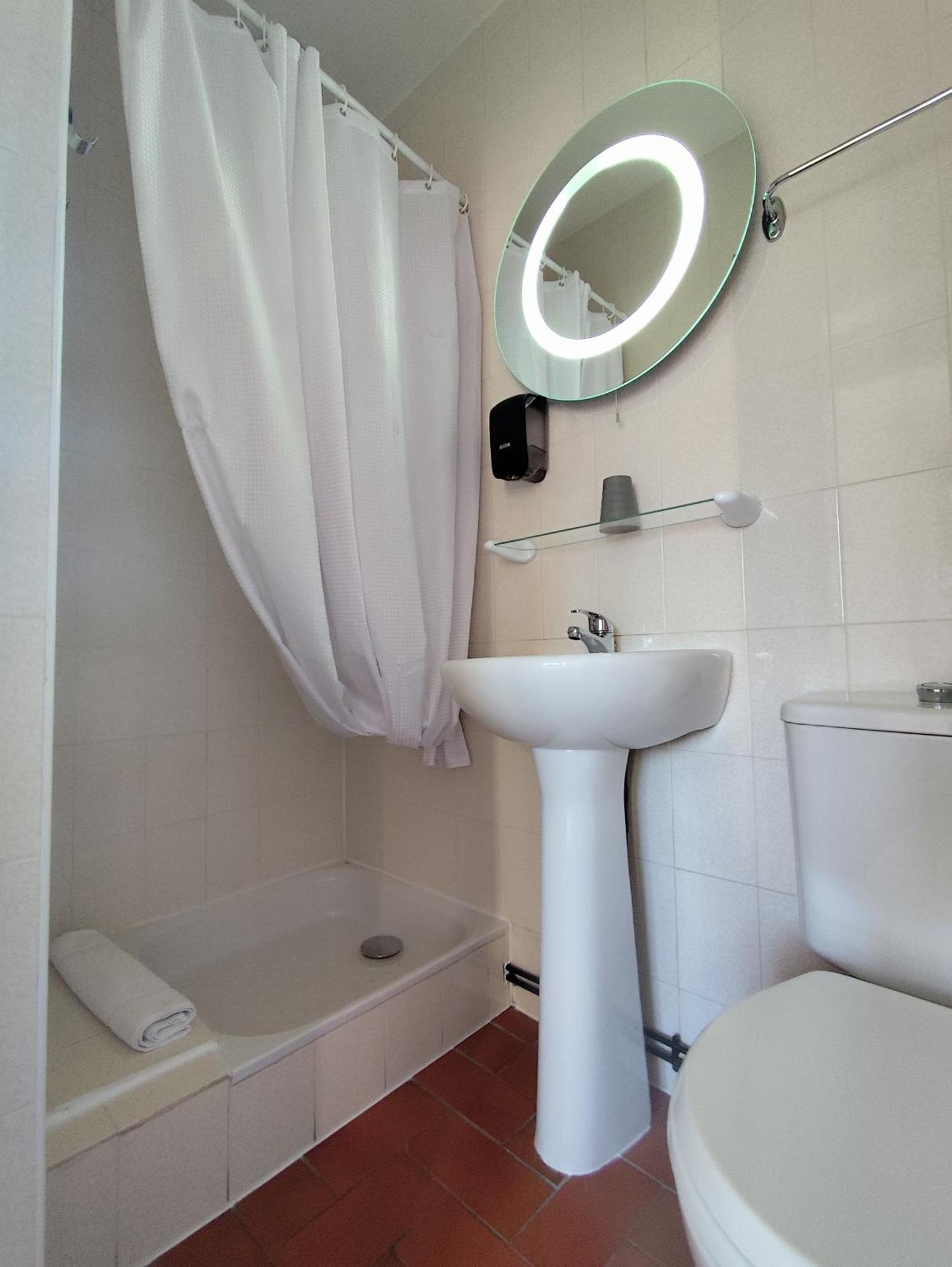 Hotel De La Place Loyettes Екстер'єр фото
