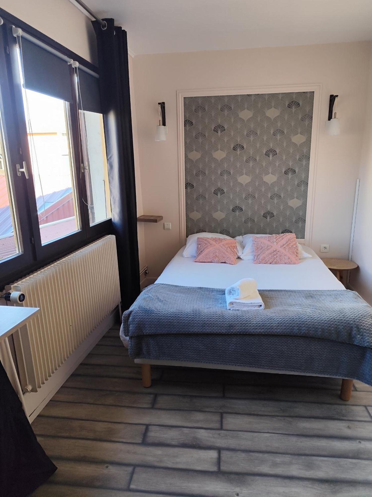 Hotel De La Place Loyettes Екстер'єр фото
